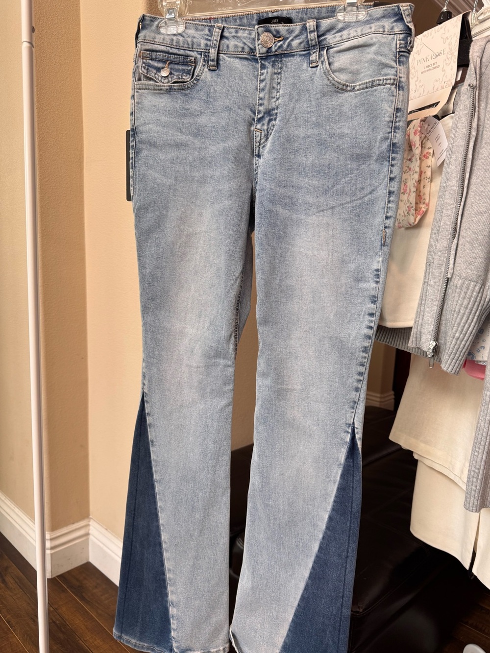 ✅NEW “True Religion” Joey SN Flap Two Tone Mid Rise Flare Jeans